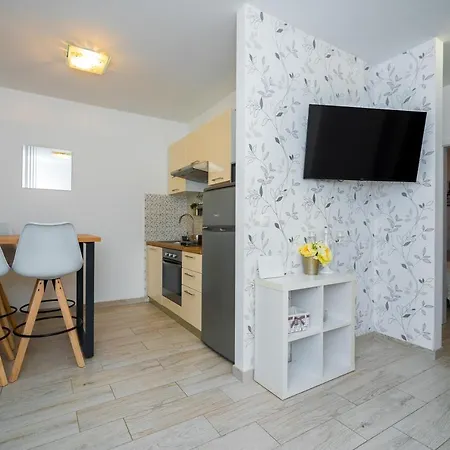 Vruja Apartman *